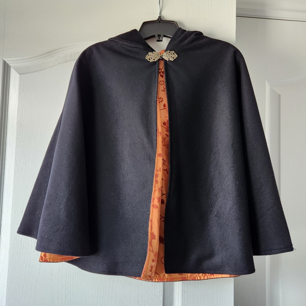 Fully-lined Cape
